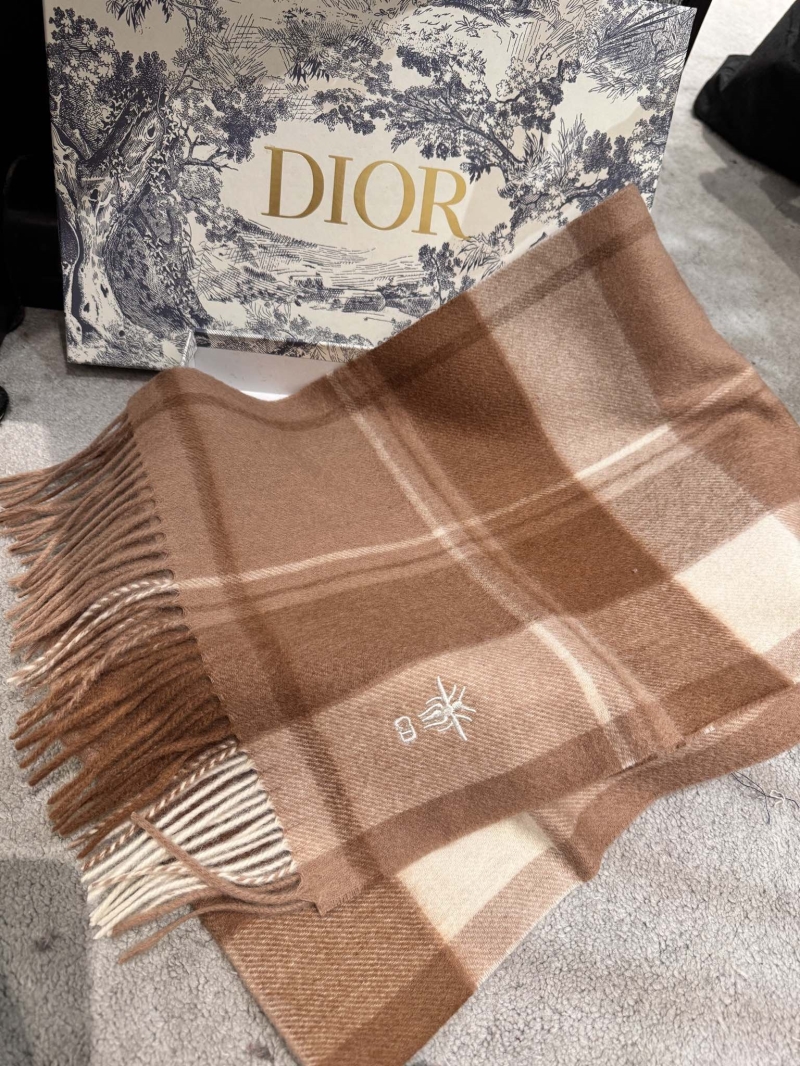 CHRISTIAN DIOR